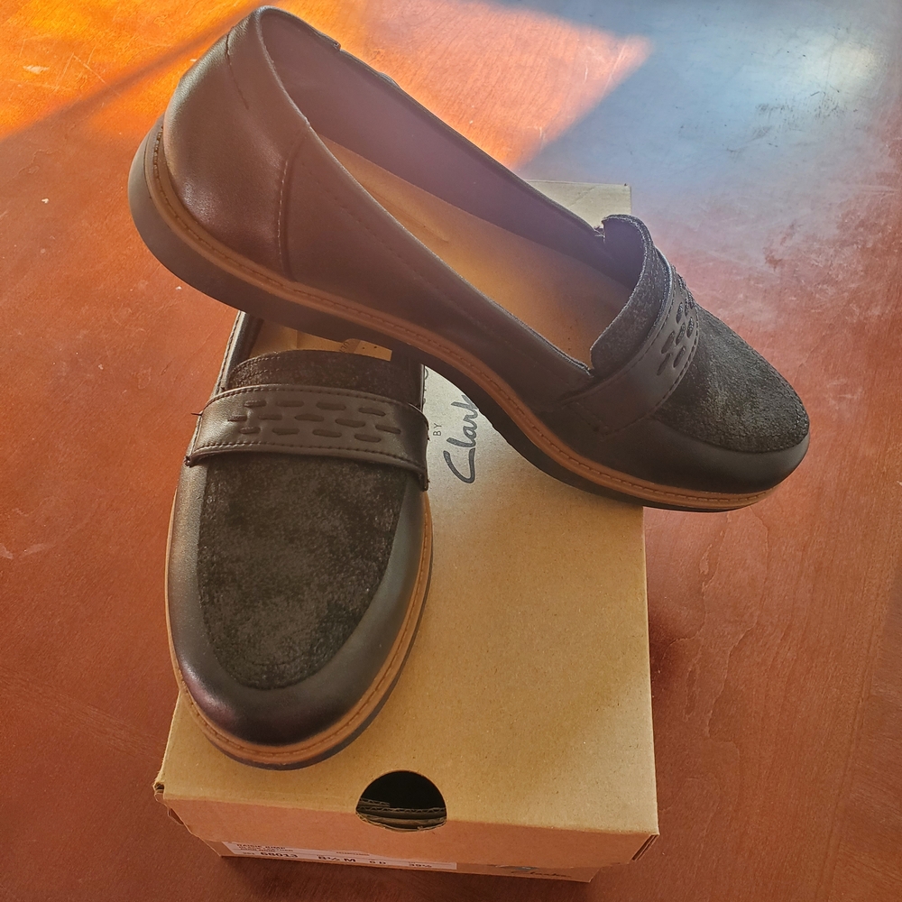 New In Box - Women's Clarks Raisie Jump Black Leather Loafers Size 8.5